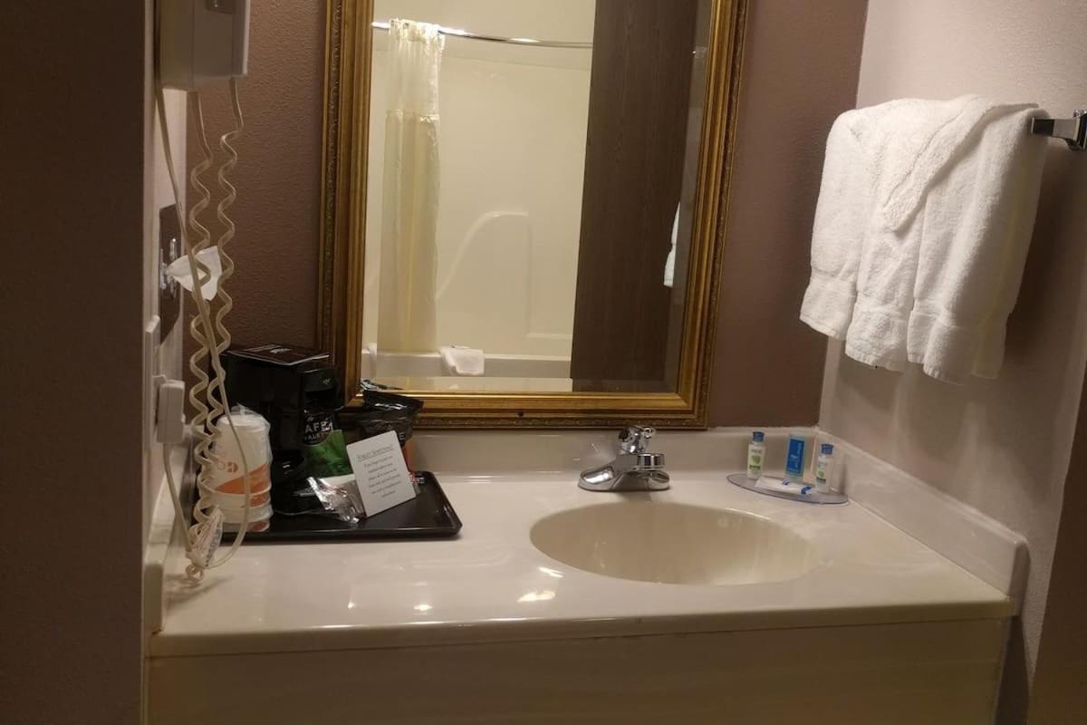 Royal Inn Suites Huntington Eksteriør bilde