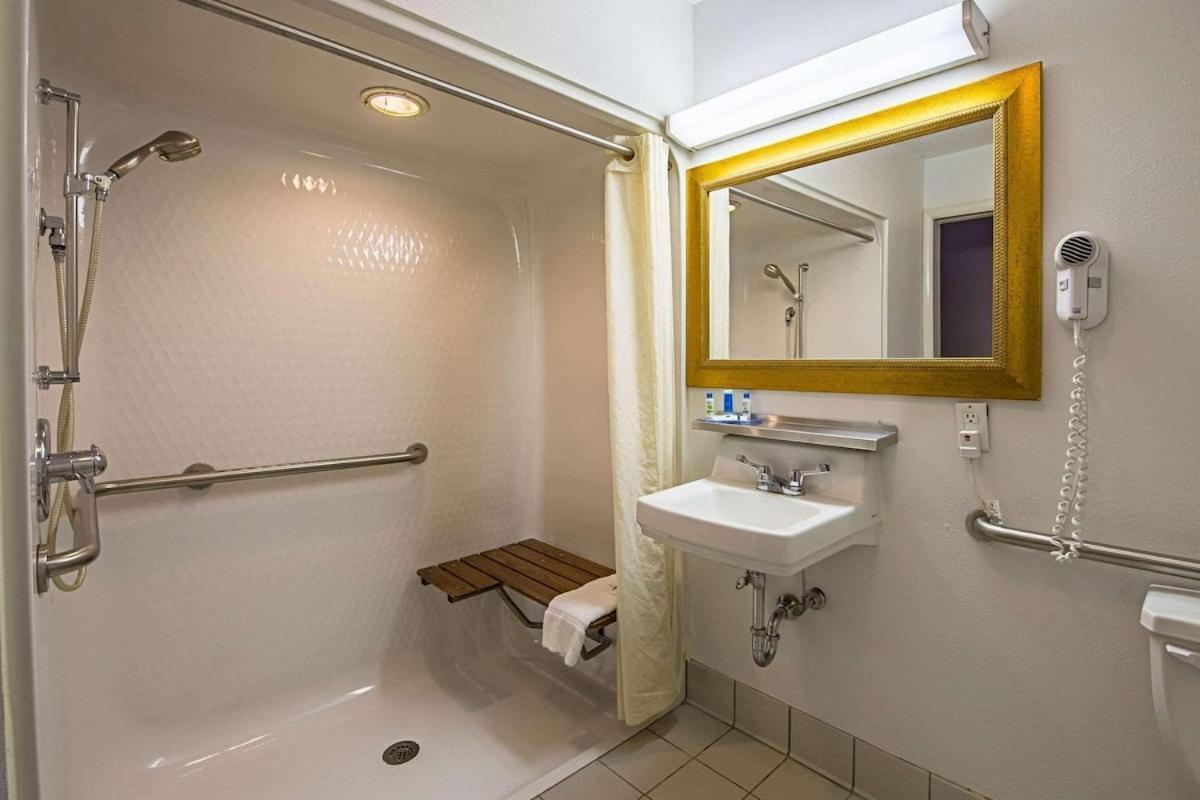 Royal Inn Suites Huntington Eksteriør bilde